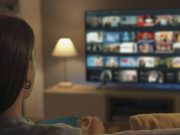 Ver series sin parar podría ser una señal de soledad, según un nuevo estudio