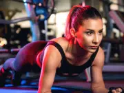 Este es el ejercicio de yoga que activa todo el cuerpo, mejora fuerza, da equilibrio y favorece la concentración