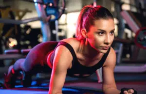 Este es el ejercicio de yoga que activa todo el cuerpo, mejora fuerza, da equilibrio y favorece la concentración