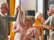 ¿Bailar tiene beneficios para el cerebro? Esto dicen los expertos