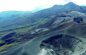 El volcán Puracé da señales de calma y baja a alerta amarilla tras semanas de inestabilidad