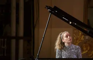 ‘Hacer música siempre tiene que ver con el equilibrio entre el control y la libertad’: Elisabeth Brauss, la pianista que cautivó al público colombiano