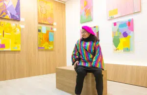 Nació con síndromes que limitaban su esperanza de vida, pero el arte le abrió camino: la historia de Catalina Muñoz