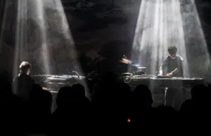 Del piano clásico a la máquina viva: el experimento sonoro de los Grandbrothers