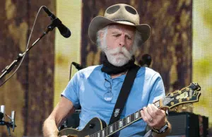 Muere Bob Weir, guitarrista, vocalista y cofundador de los Grateful Dead, famosos por su sonido en los años 60