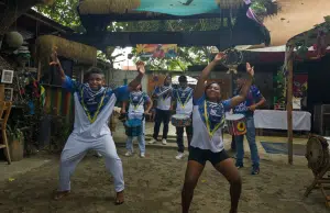 De barriles y tubos de PVC construyeron tambores: así funciona el turismo sostenible con el que La Boquilla defiende su territorio y su cultura