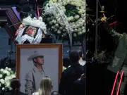 Jhonny Rivera reveló lo que le dijo la hija de Yeison Jiménez en el homenaje al cantante en el Movistar Arena: ‘Es sorprendente’