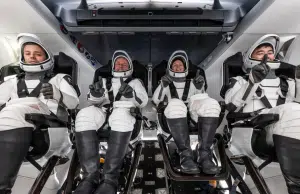 Cuatro astronautas de la EEI vuelven con éxito a la Tierra tras una evacuación médica
