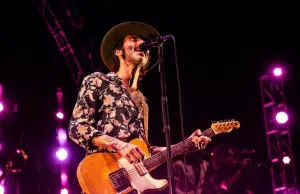 ‘Los sueños son alcanzables, pero te hace falta tener suerte’: el cantante español Leiva llega a Colombia