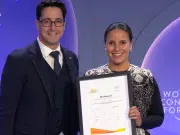 La organización colombiana Movilizatorio recibe en Davos el premio más importante del mundo en innovación social colectiva