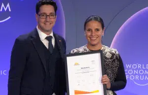 La organización colombiana Movilizatorio recibe en Davos el premio más importante del mundo en innovación social colectiva