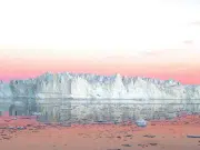La montaña de hielo: el terror de los marinos del Atlántico / Crónica de F. A. Zeusler sobre la vigilancia y destrucción de icebergs en 1933