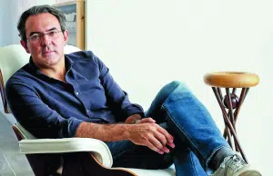 ‘Quisiera que los colombianos elijan a alguien que no sea violento’: Juan Gabriel Vásquez habla sobre su nuevo libro y la época de la opinadera