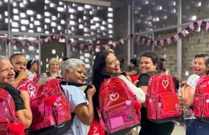 Totto se une a la Fundación Con Cora de Karol G y lanza un morral de edición especial con enfoque social