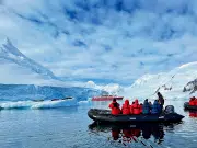 La promesa del hielo eterno: las rutas exclusivas que recorren la Antártida en lujosas expediciones