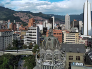 Advierten sanciones por prácticas abusivas contra turistas en Medellín