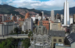 Advierten sanciones por prácticas abusivas contra turistas en Medellín
