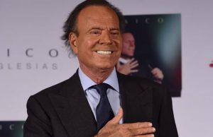 Archivan demanda por delitos sexuales contra Julio Iglesias