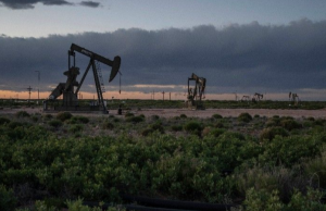 Petróleo sube por manifestaciones en Irán: Brent a 63,34 dólares