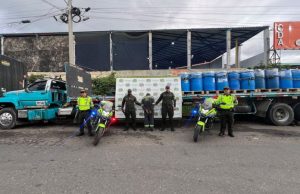Incautan 1.690 galones de químicos para drogas en Chinauta