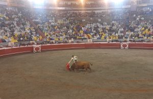Con corrida tibia en tarde gris, dio inicio la Feria de Manizales