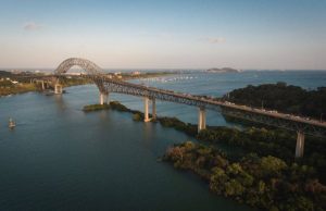 Empresa danesa se haría cargo de dos puertos en canal de Panamá