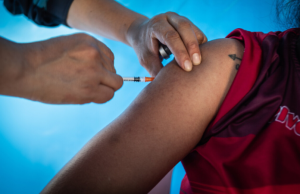 MinSalud sale a aclarar tema de vacunas y descarta recortes al PAI