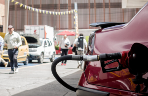 Precio de la gasolina bajará $300 a partir de febrero