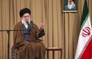 Líder supremo de Irán reconoce malestar económico detrás de protestas