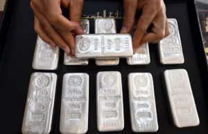 Precio de la onza de plata llega a US$100, una subida histórica