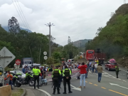 Vía al Llano: cierre en el K25+700 por manifestaciones en Cáqueza
