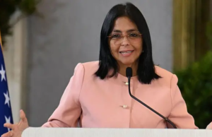 Delcy Rodríguez jura como presidenta interina de Venezuela