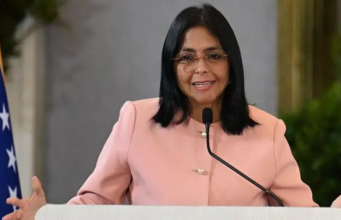 Delcy Rodríguez jura como presidenta interina de Venezuela