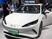 Ventas de Tesla bajan en 2025 y BYD lidera el mercado de autos eléctricos