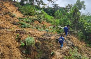 Con maquinaria apoyan atención de emergencias por lluvias en Antioquia