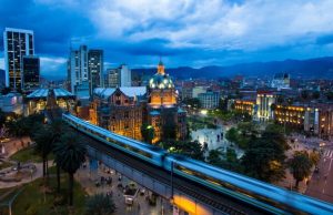 Invitan a denunciar posibles abusos a turistas por conciertos de Bad Bunny en Medellín