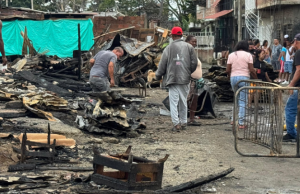 36 viviendas resultaron afectadas tras incendio en Comuneros 2, Cali