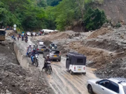 Cierre en vía Dabeiba y Mutatá por caída de rocas