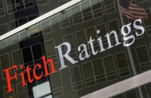Fitch alerta por alta presión al sector bancario ante costos de financiamiento