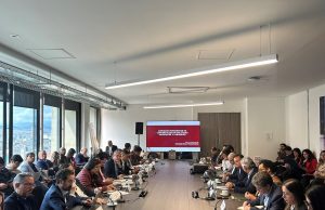 Pese a división de gremios, Gobierno insiste en alza del 23,7 % del salario mínimo