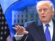 Tras fallo adverso a su política arancelaria, Trump anuncia impuesto del 10%