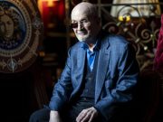 Salman Rushdie: ‘La muerte lleva tiempo acompañándome, pero he aprendido a sobrellevarla’