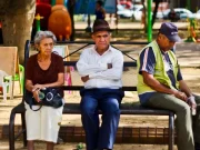 Colombia envejece más rápido de lo previsto y aún no se sabe con claridad quién cuidará, a futuro, a sus adultos mayores