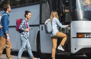 Ocho de cada diez viajes internos en Colombia se hacen por tierra y cada vez más se compran en línea