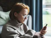 ‘Hablé con una IA sobre mi ansiedad y me sentí mejor’: por qué expertos advierten que esto no es terapia