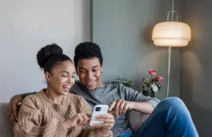 ¿Puede la inteligencia artificial mejorar la relación de pareja? Los riesgos que debe saber