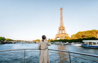 Francia cerró 2025 con récord de visitantes e ingresos turísticos