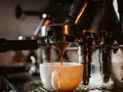 Un estudio vincula el consumo moderado de café y té con la preservación de la función cognitiva