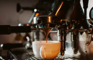 Un estudio vincula el consumo moderado de café y té con la preservación de la función cognitiva