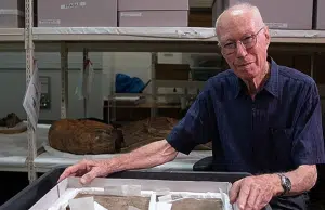 Roca que encontró joven en Australia resultó ser parte del dinosaurio más antiguo hallado en ese país